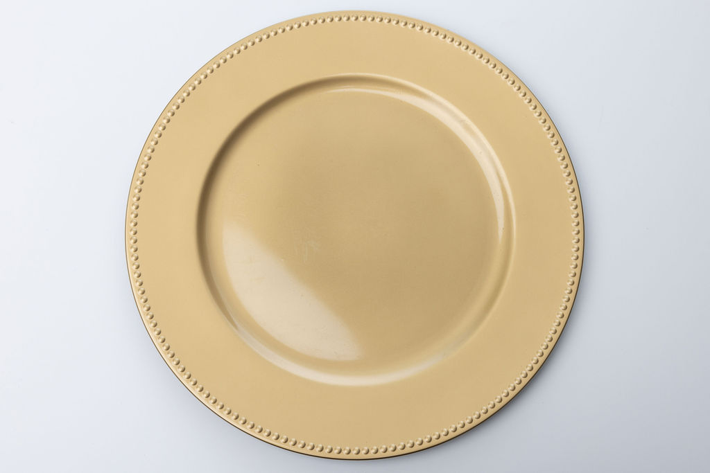 PLASTIC GOLD CHARGER $1.00